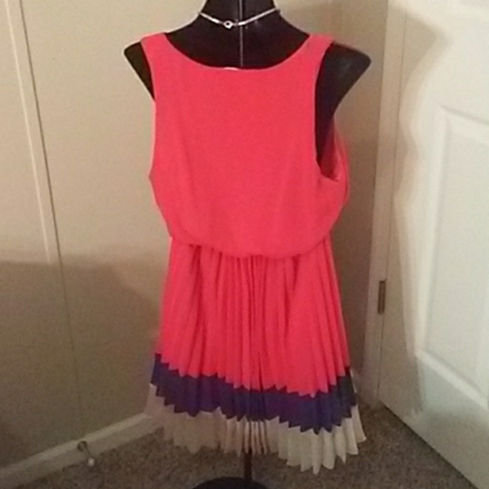 Dress - Picture 2 of 2